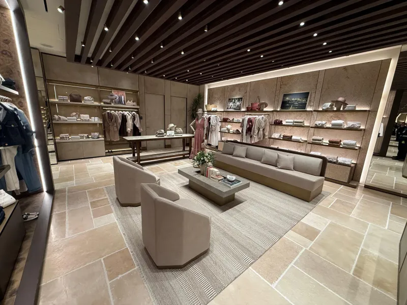 Seating area with a sofa and stone wall finishes